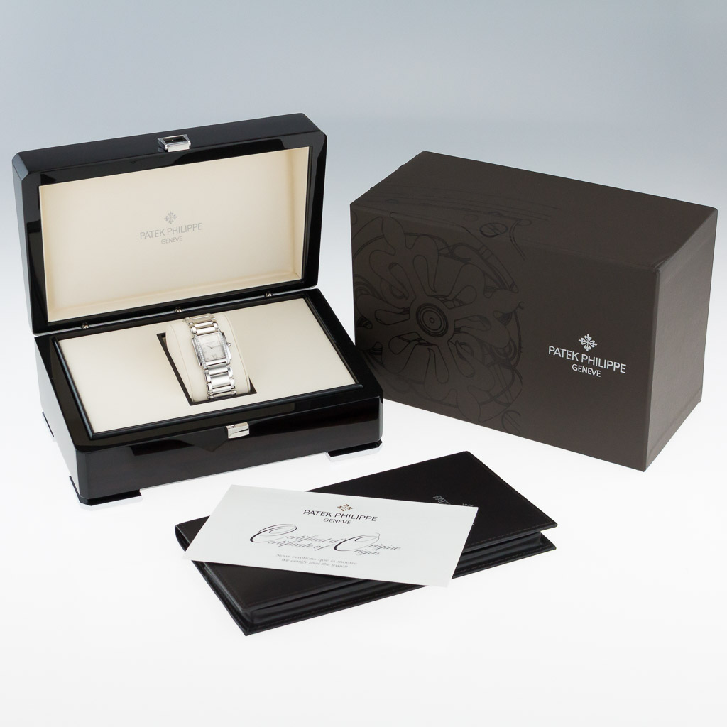 Regal Time — Patek Philippe Twenty-4 Ref. 4910/10A - 011